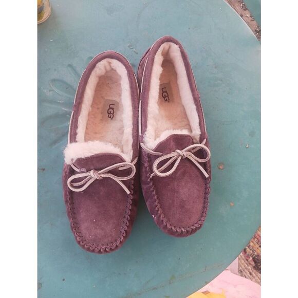 Women's ugg slipper sherpa lined size 9 Dakota - Picture 1 of 5